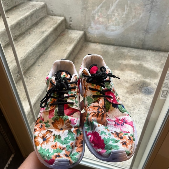 Nike Roshe Run Floral Running - Picture 6 of 9